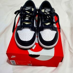Nike Panda Dunks